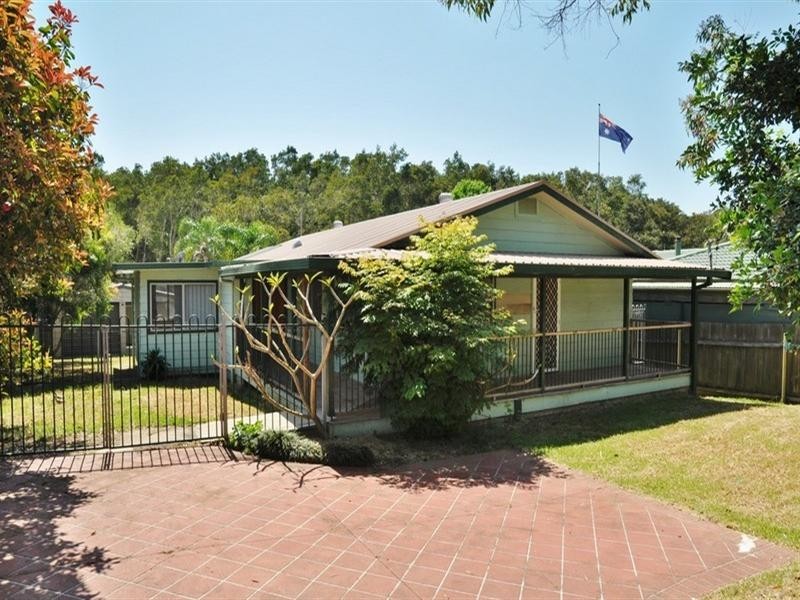 93 Elizabeth Bay Drive, Lake Munmorah NSW 2259