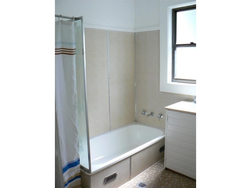 1A Woolana Avenue, Budgewoi NSW 2262