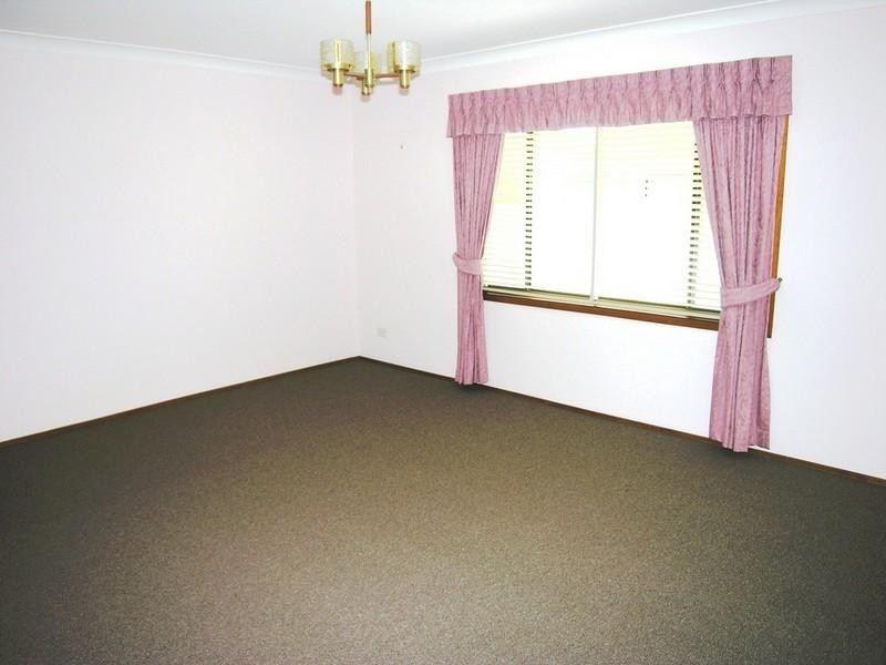 2 Elua Avenue, Budgewoi NSW 2262