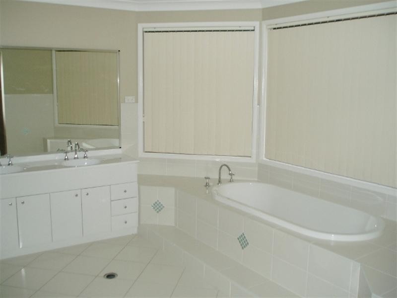 10 Mulwala Drive, Wyee Point NSW 2259