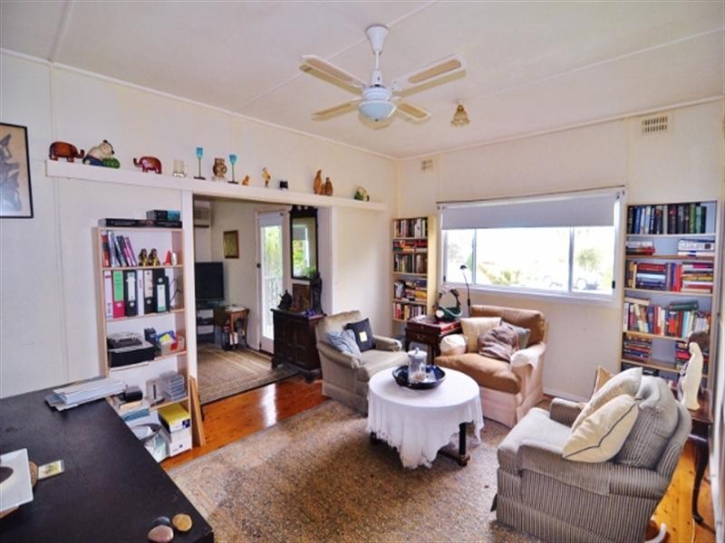 11 Woodland Parkway, Buff Point NSW 2262