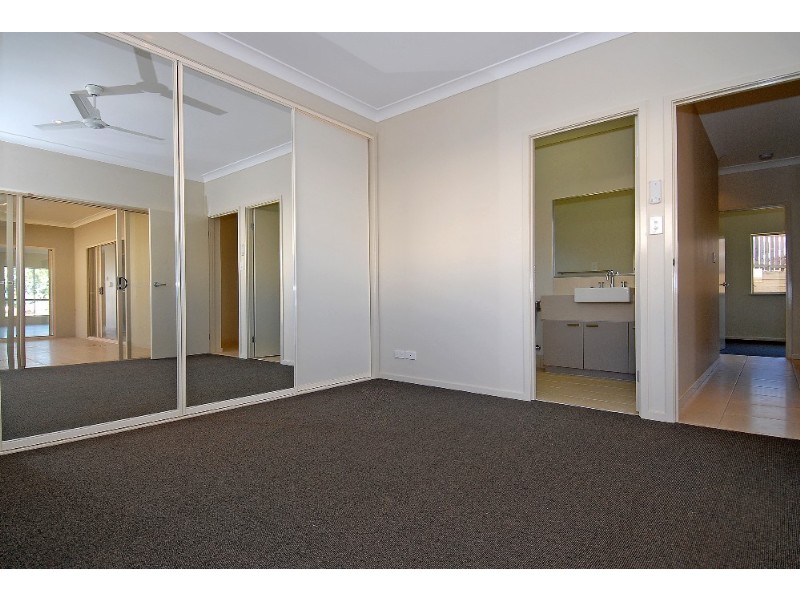 Bentley Park QLD 4869