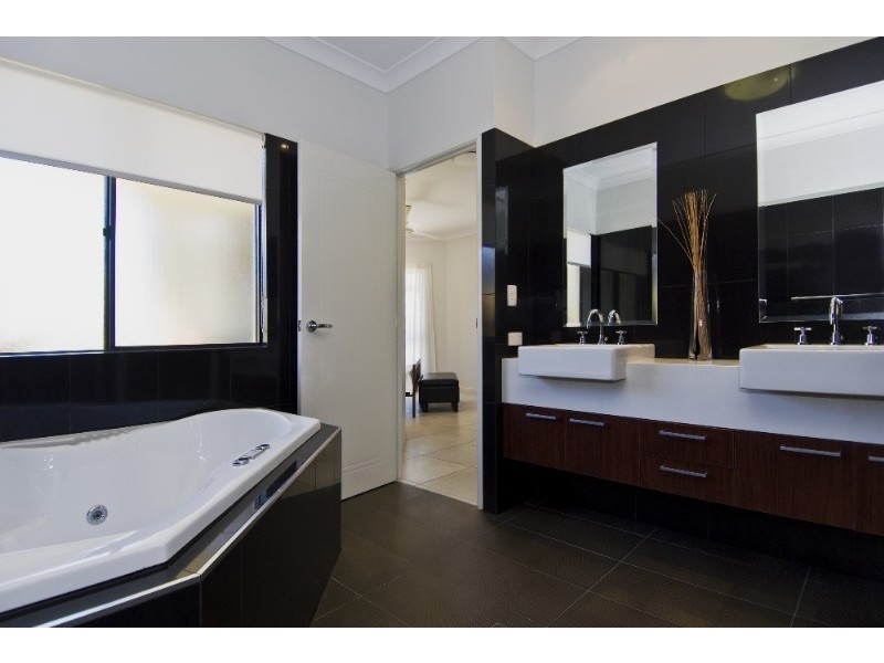 Bentley Park QLD 4869