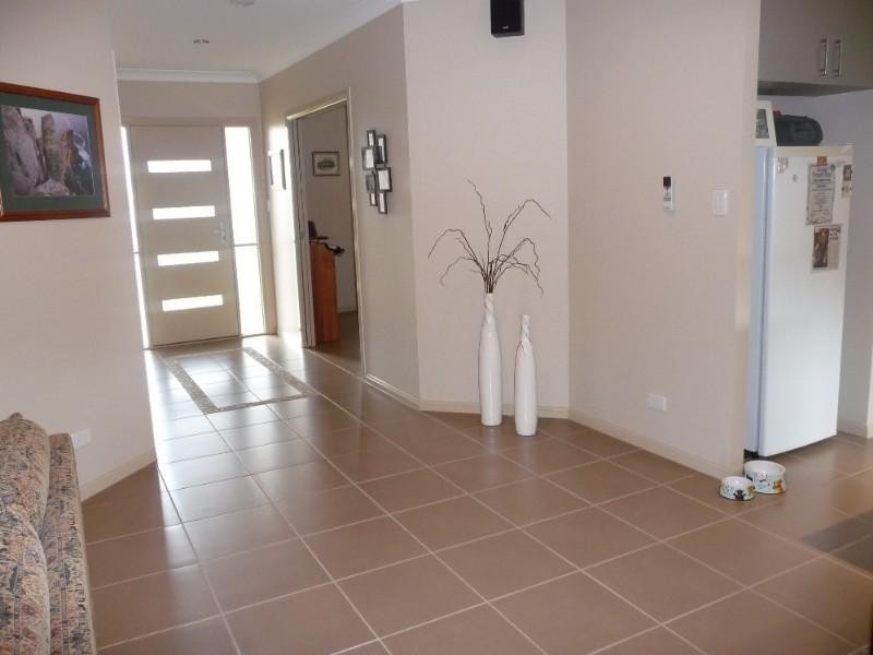 16 Springbrook Avenue, Redlynch QLD 4870