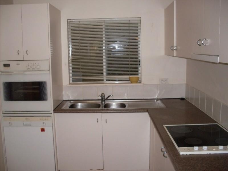 2/34 Lily Street, Cairns North QLD 4870