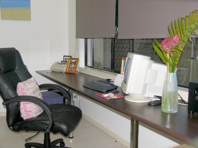 36 Huntley Crescent, Redlynch QLD 4870