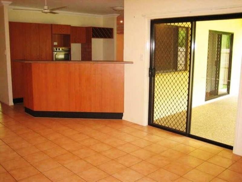 20 William Hickey Street, Redlynch QLD 4870