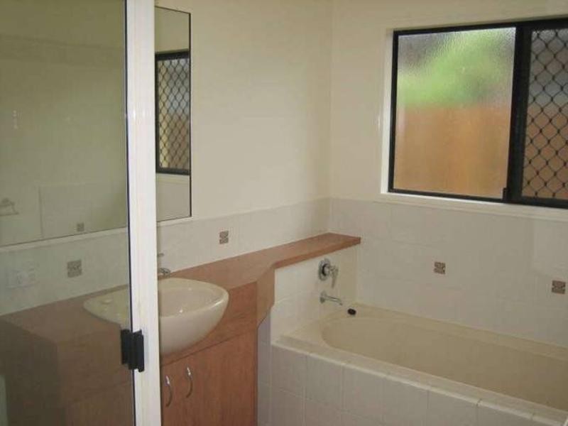 20 William Hickey Street, Redlynch QLD 4870