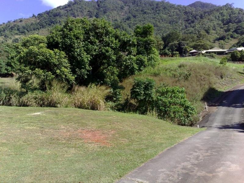 25 Chirio Drive, Redlynch QLD 4870