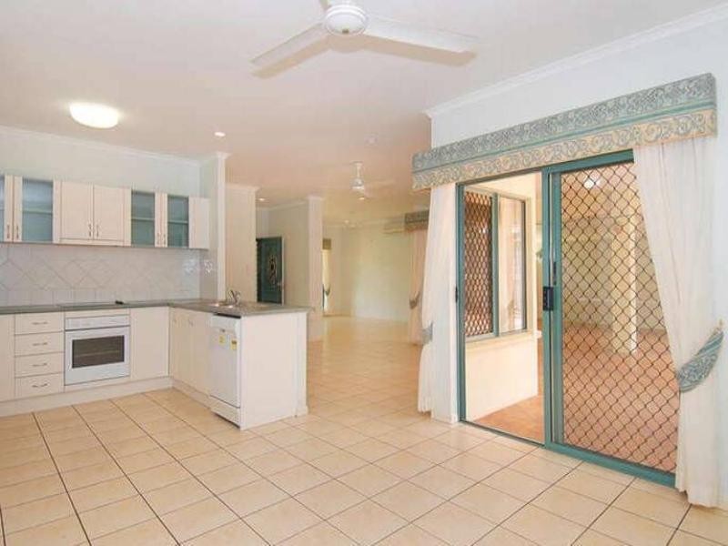 10 Fairley Street, Redlynch QLD 4870