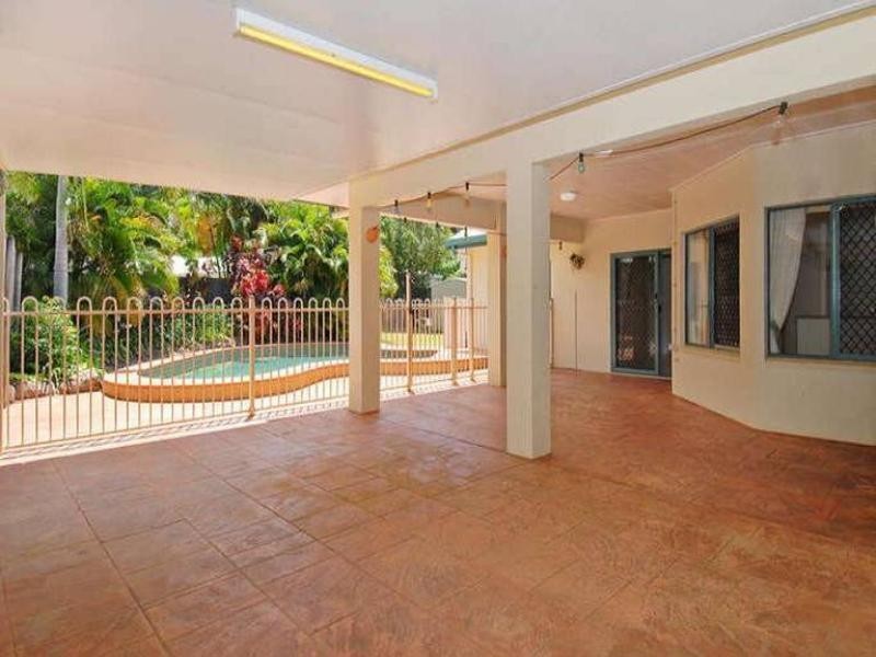 10 Fairley Street, Redlynch QLD 4870