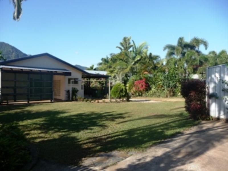 19 Rosewood Close, Redlynch QLD 4870