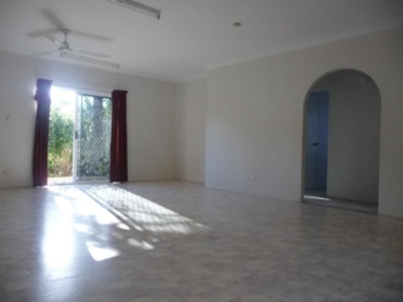 19 Rosewood Close, Redlynch QLD 4870