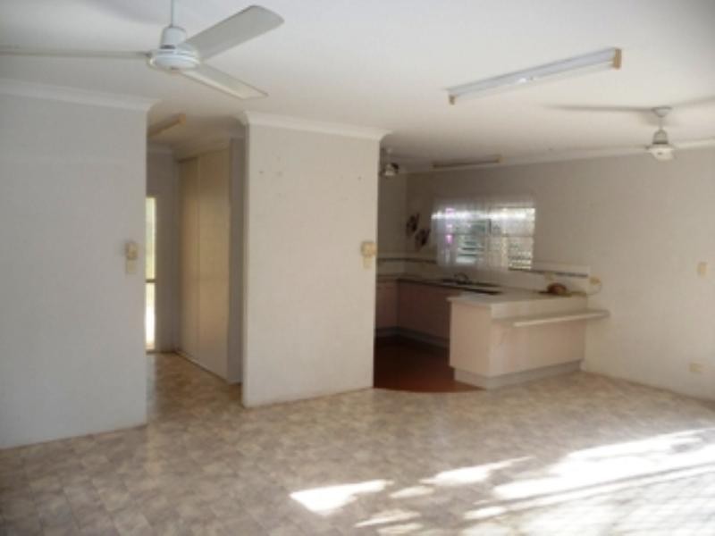 19 Rosewood Close, Redlynch QLD 4870