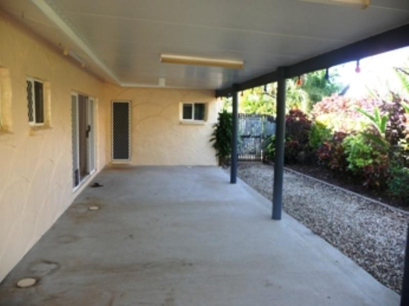 19 Rosewood Close, Redlynch QLD 4870