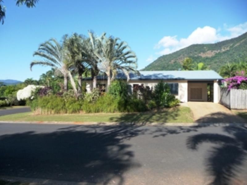19 Rosewood Close, Redlynch QLD 4870
