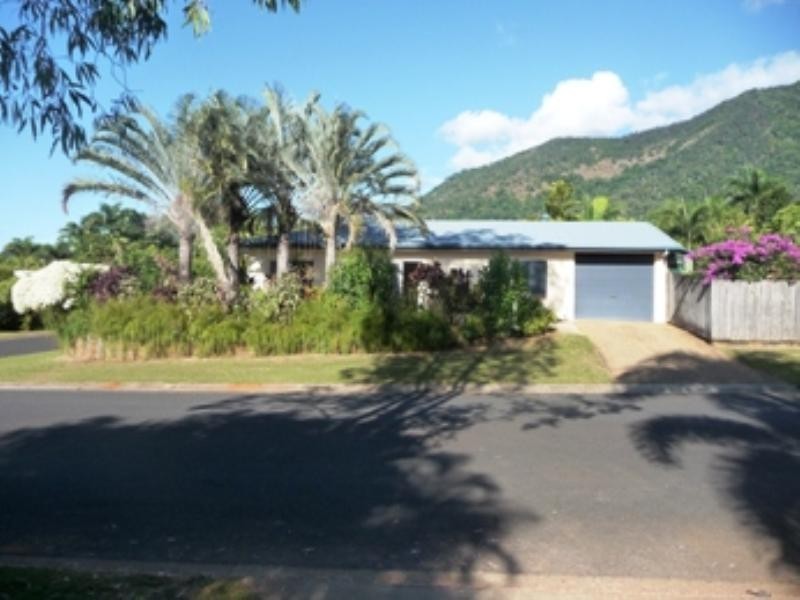 19 Rosewood Close, Redlynch QLD 4870