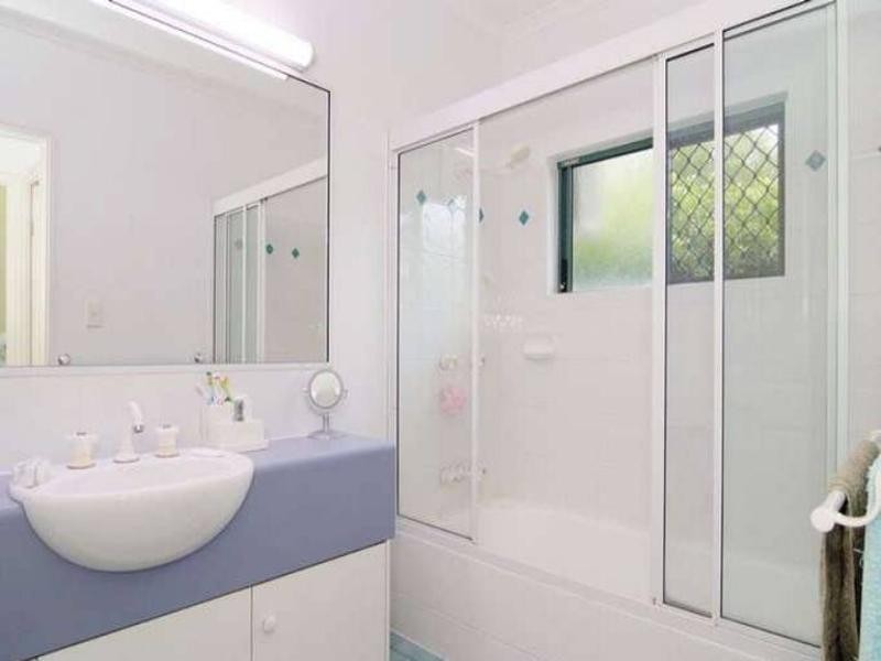 10 Fairley Street, Redlynch QLD 4870