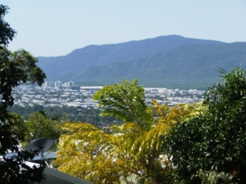 11 Crest Close, Bayview Heights QLD 4868