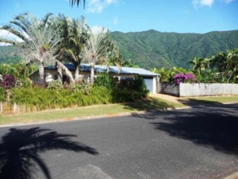 19 Rosewood Close, Redlynch QLD 4870