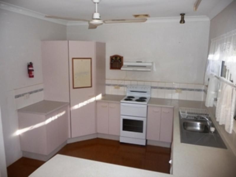 19 Rosewood Close, Redlynch QLD 4870