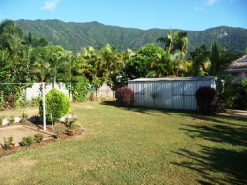 19 Rosewood Close, Redlynch QLD 4870