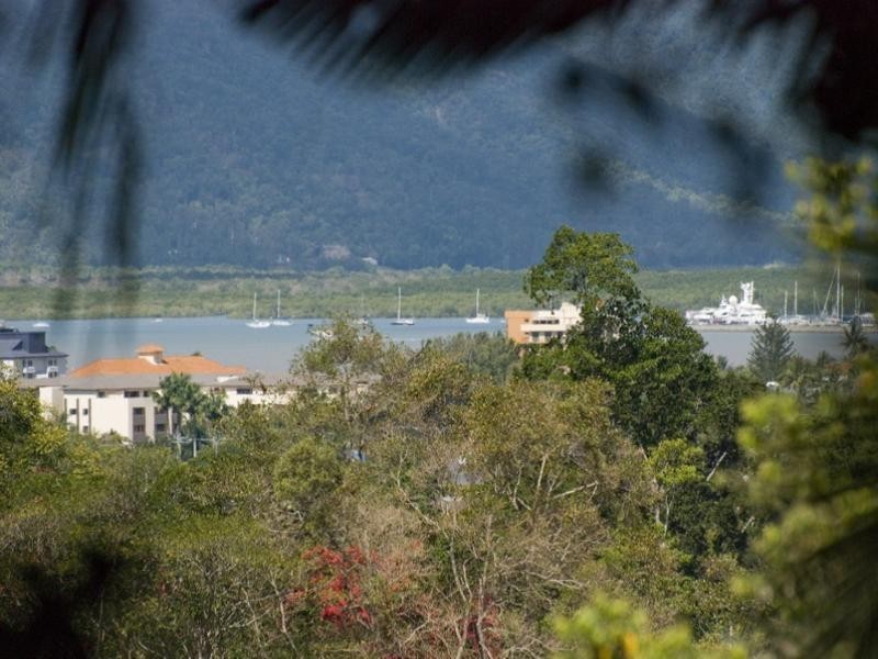 9 Bellevue Crescent, Edge Hill QLD 4870