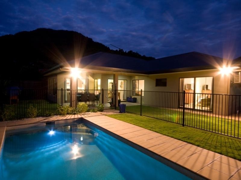 13 Bromell Close, Redlynch QLD 4870