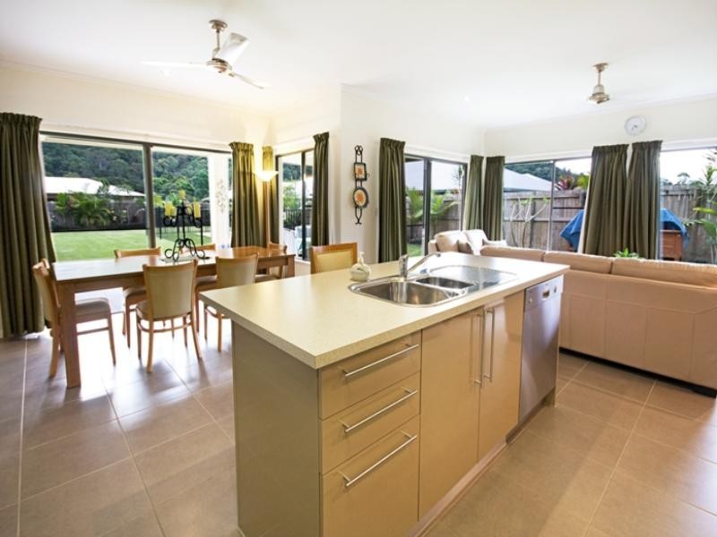 13 Bromell Close, Redlynch QLD 4870