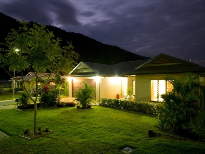 13 Bromell Close, Redlynch QLD 4870