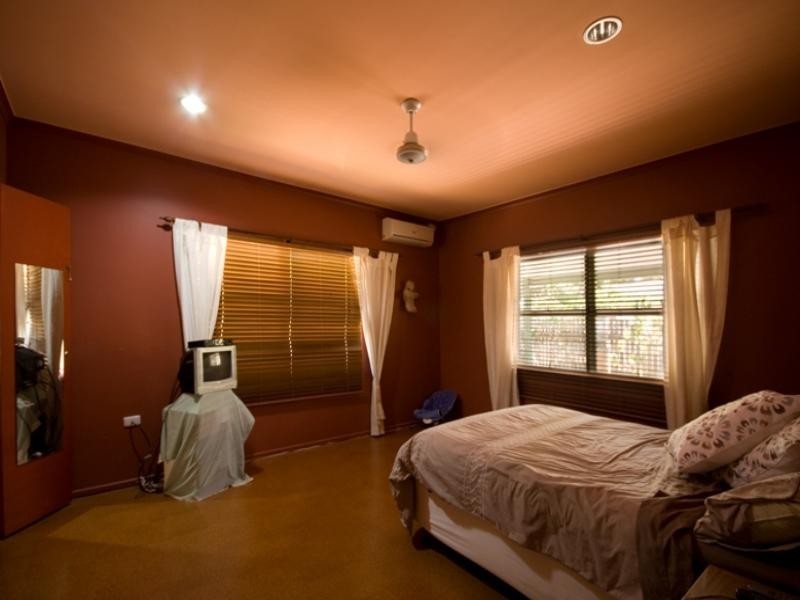 45 Baronia Crescent, Holloways Beach QLD 4878