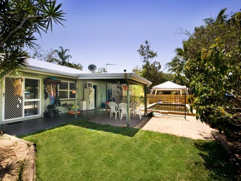 45 Baronia Crescent, Holloways Beach QLD 4878