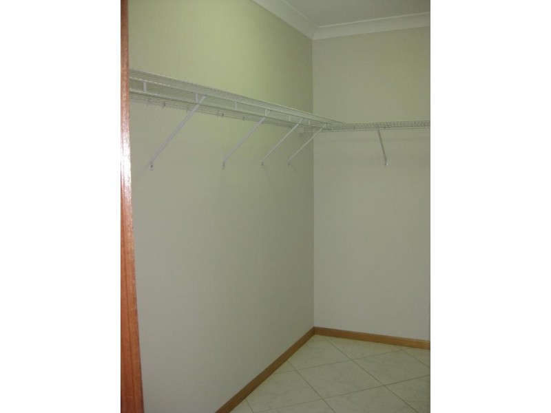 23 Rainbow Street, Kanimbla QLD 4870