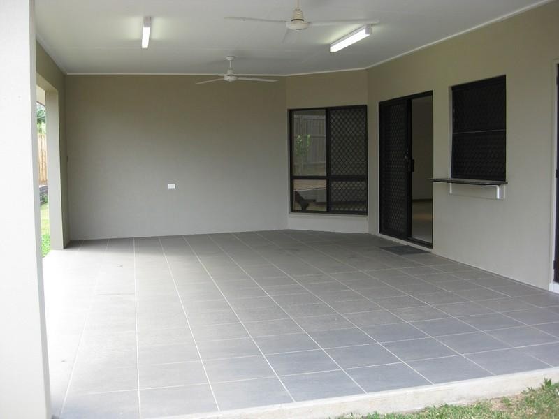 23 Rainbow Street, Kanimbla QLD 4870