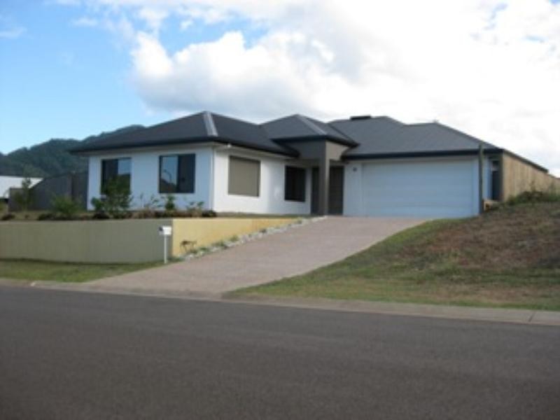 122 Springbrook Avenue, Redlynch QLD 4870