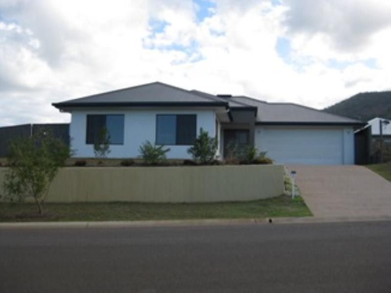 122 Springbrook Avenue, Redlynch QLD 4870