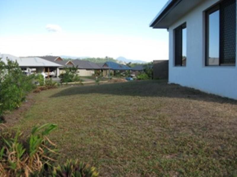 122 Springbrook Avenue, Redlynch QLD 4870