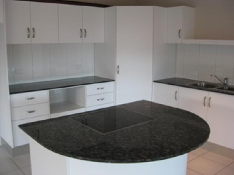 122 Springbrook Avenue, Redlynch QLD 4870