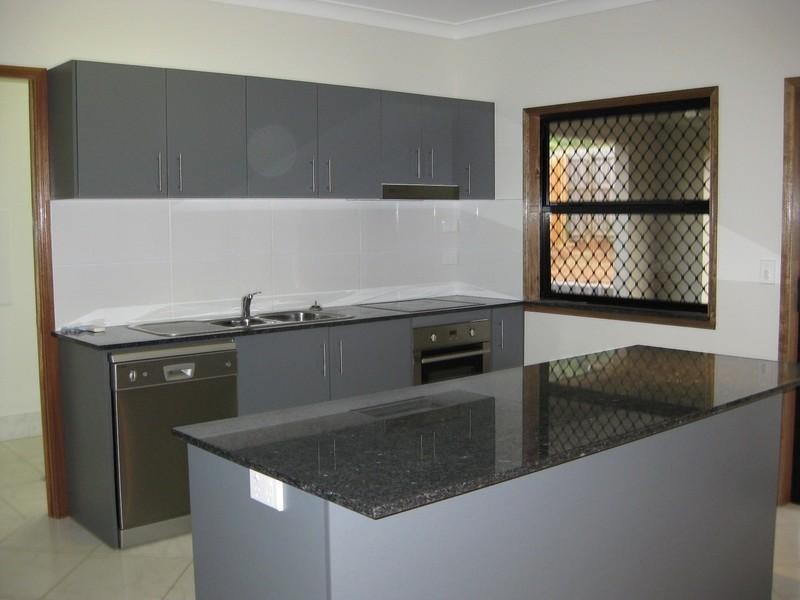 21 Rainbow Street, Kanimbla QLD 4870