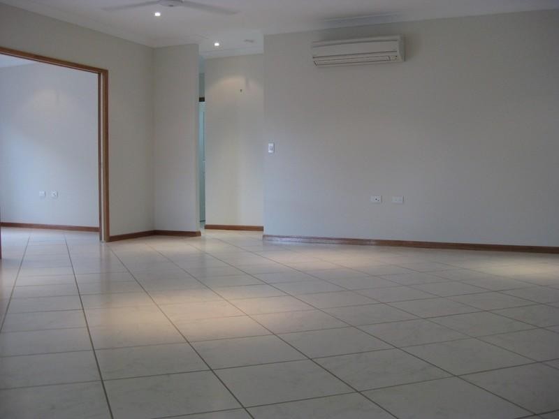 21 Rainbow Street, Kanimbla QLD 4870