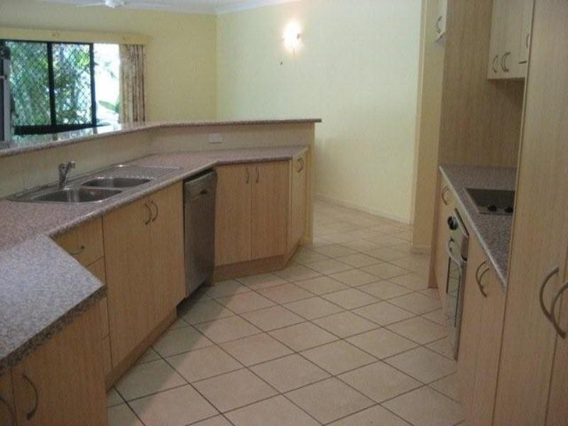 17 William Hickey Street, Redlynch QLD 4870