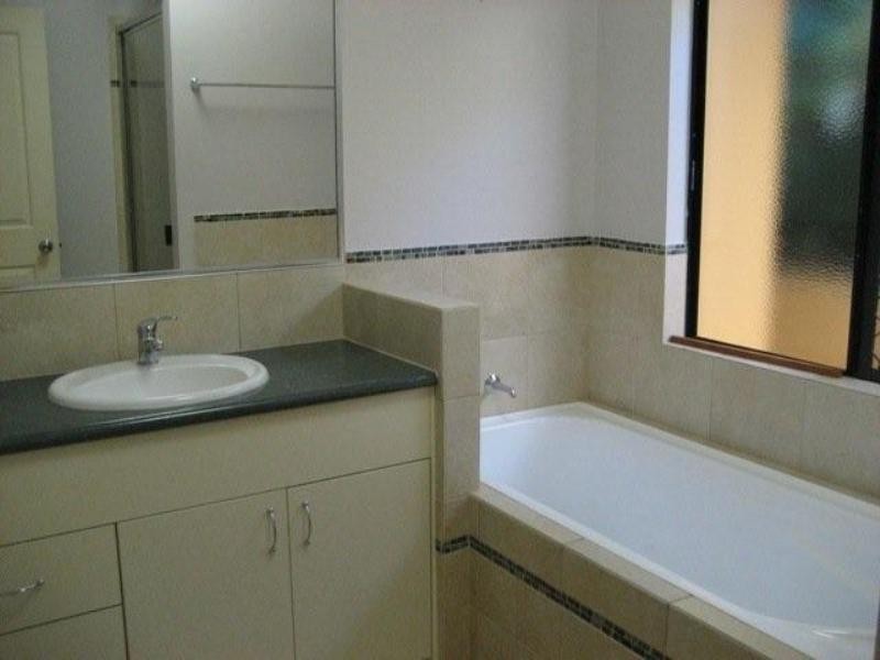 17 William Hickey Street, Redlynch QLD 4870