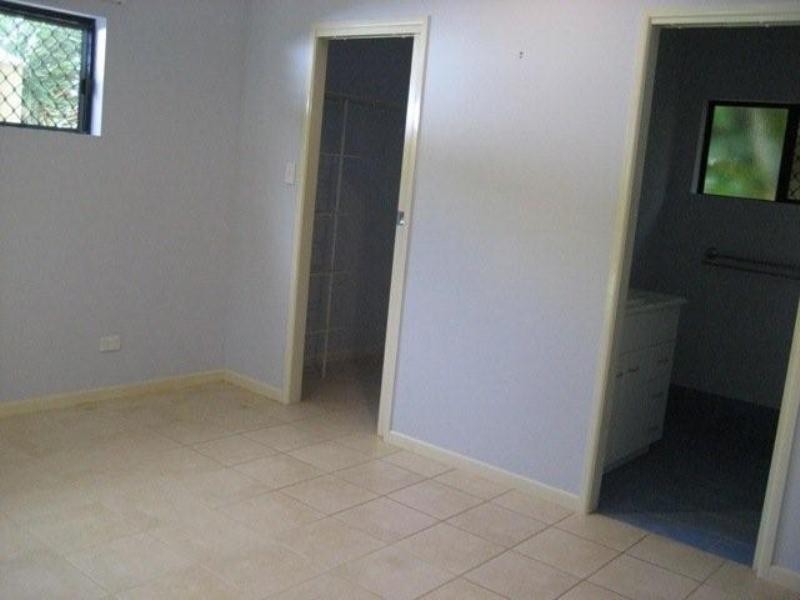 17 William Hickey Street, Redlynch QLD 4870