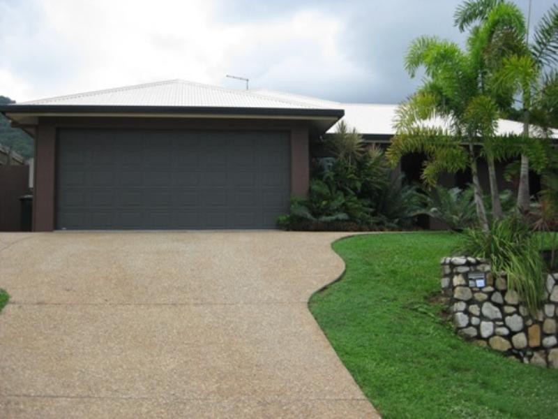 2 Finchley Close, Redlynch QLD 4870