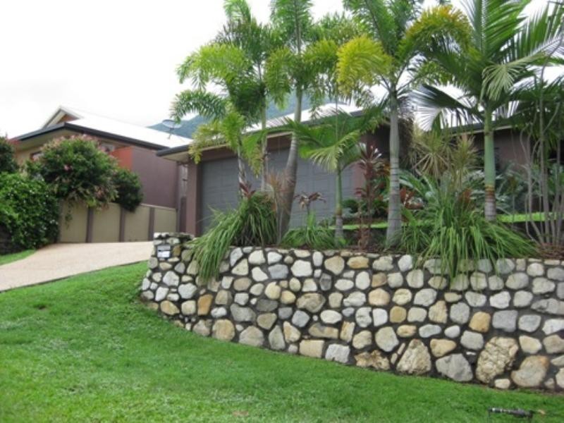 2 Finchley Close, Redlynch QLD 4870