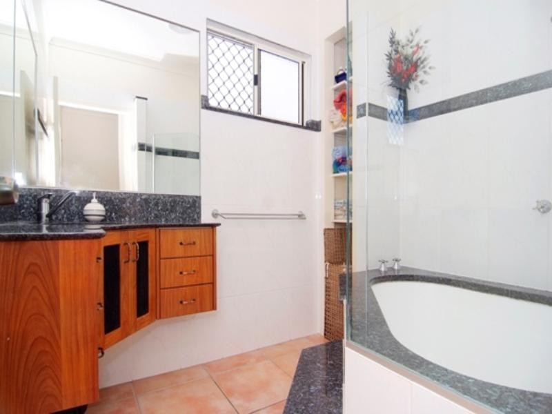 4 Sailfish Close, Kanimbla QLD 4870