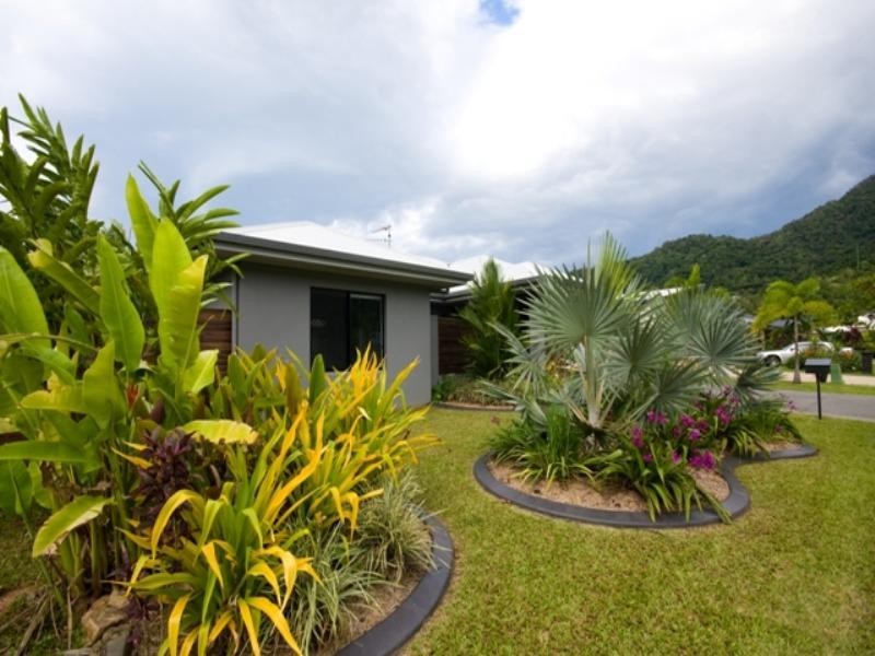 5 Davidson Close, Redlynch QLD 4870