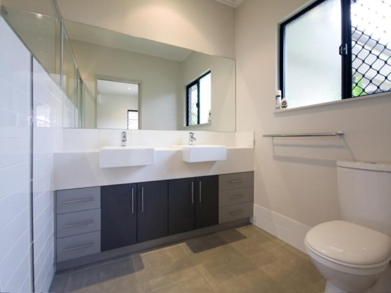 5 Davidson Close, Redlynch QLD 4870