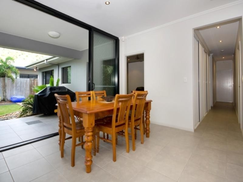 5 Davidson Close, Redlynch QLD 4870