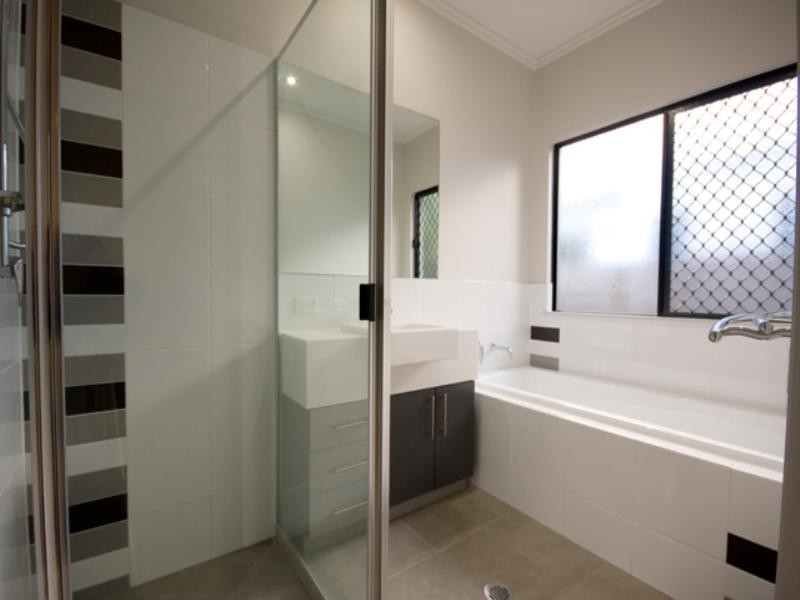 5 Davidson Close, Redlynch QLD 4870